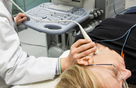 Ultrasound measurement of carotid artery.